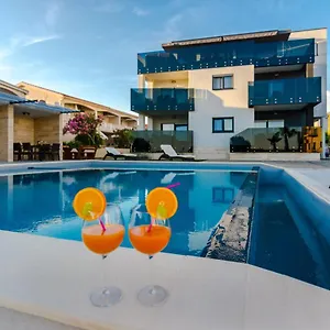 https://resort-mirakul.hotelinzadar.com