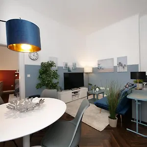 Stylish City Center Daire