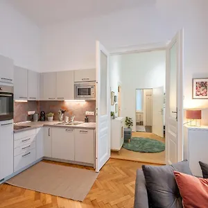  Apartment Cosy Center