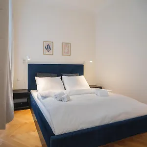  Apartment Brand Cozy