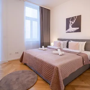  Apartment Sweet -