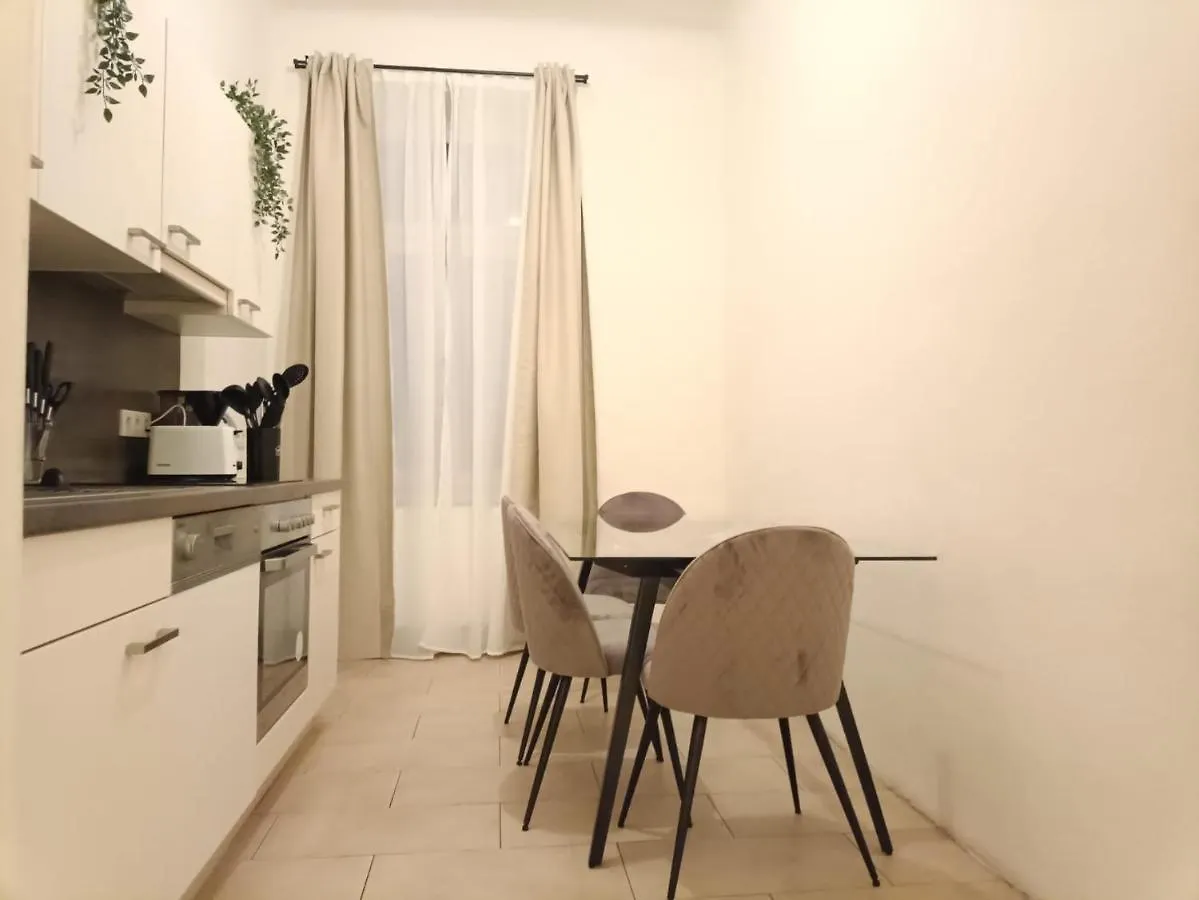 Stylish Apartment, Next To Schloss Belvedere Vienna Austria