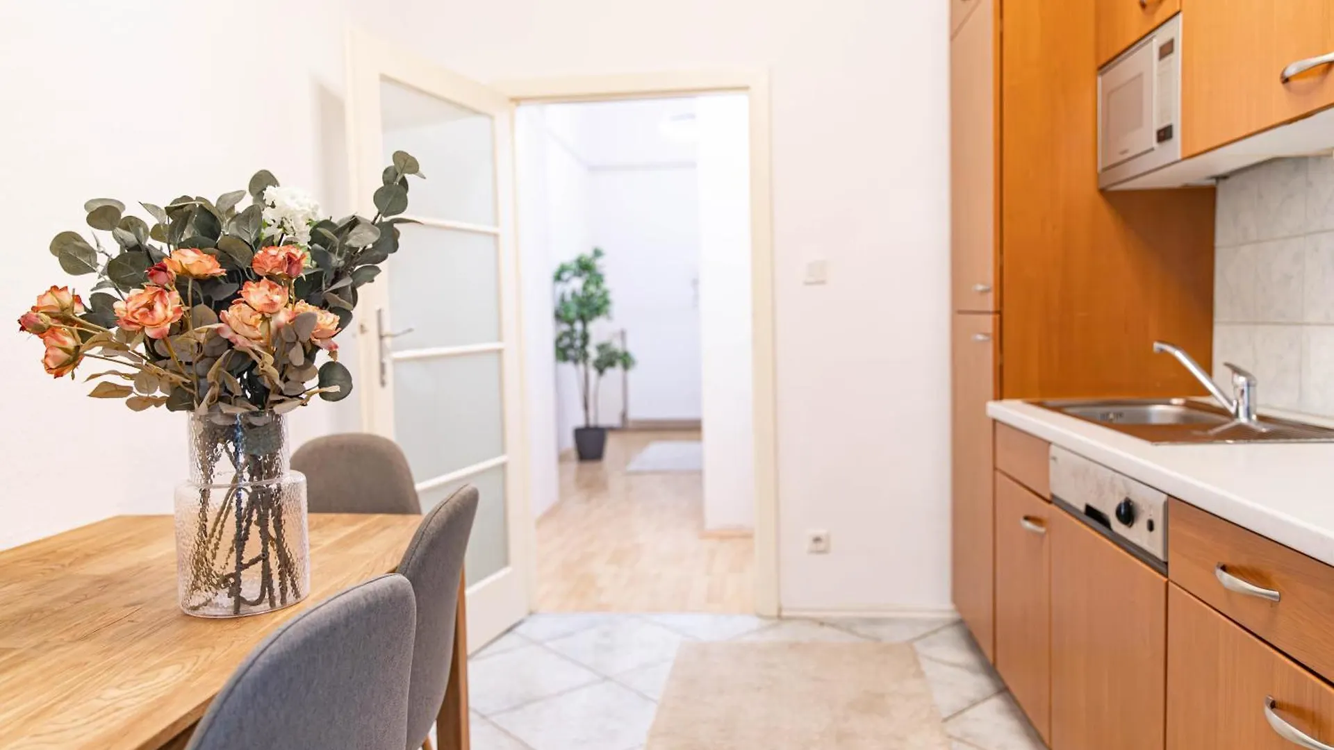 Stylish Apartment, Next To Schloss Belvedere Vienna